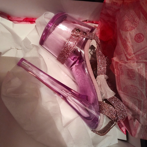 YRU Xtra Qrystal Tip Me Lavender Heels - Picture 2 of 10